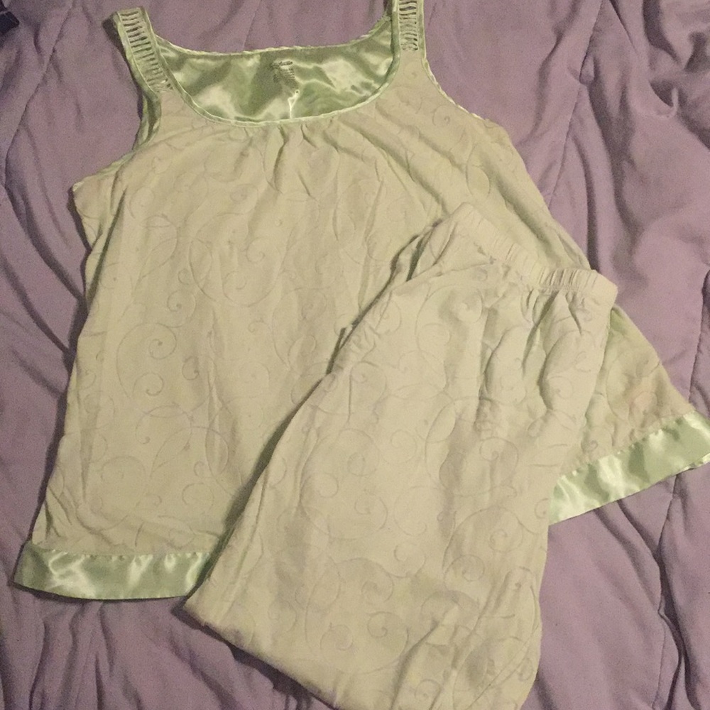 Beautiful women’s pj’s! Perfect condition!!